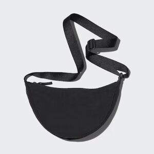 uniqlo black round mini shoulder bag